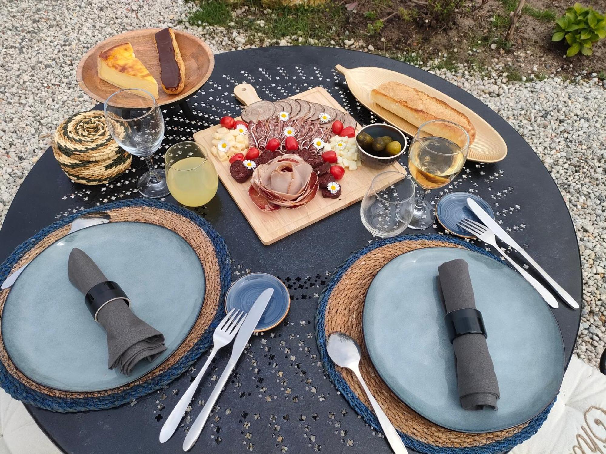 מלון Thénac La Roulotte D'Elfes מראה חיצוני תמונה